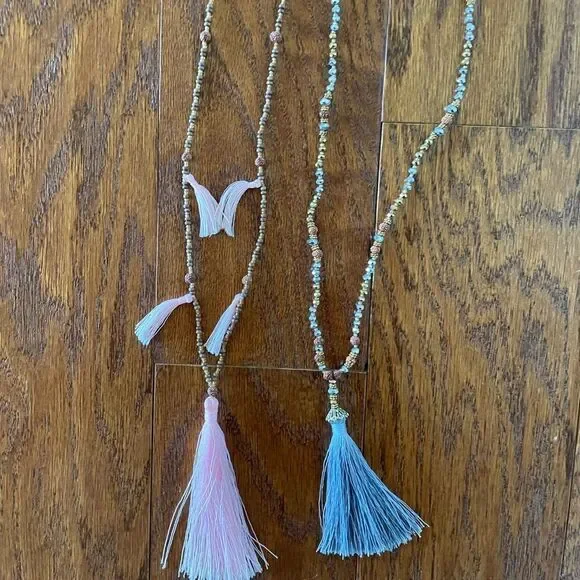 Bundle of tassel necklaces - Picture 4 of 5